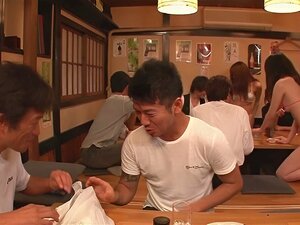 Minami Kitagawa's Viertal Eindigt In Een Aziatische Sperma-gezichtsbehandeling