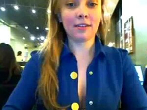 Modelo De Cam Tira A Roupa E Fode Em Um Café Muito Lotado Na Webcam