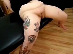 дилетант закопчан песницом шикља велику лепу жену,