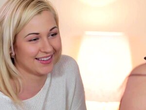 Gata Lésbica Deslumbrante Usa Um Straponfuck Para Foder Sua Melhor Amiga