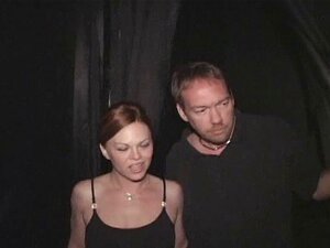 Kayce Zeigt Eine öffentliche Pornotheater-Sexshow