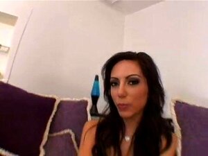 Scopri L'irresistibile Fascino Di Lela Star In Questo Avvincente Video. Lasciati Sedurre Dalla Sua Bellezza Affascinante E Concediti Un Piacere Unico.