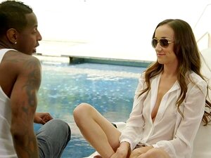 Znudzona Dziewczyna Victoria Rae Black Pieprzy Się Z BBC. Poznaj Victorię, Oszałamiającą Dziewczynę Z Trofeum, Z Modelkami Takimi Jak Cechy, Długie Nogi I Duże Naturalne Cycki. Ma Bardzo Uprzywilejowane życie, Ale Jakoś Zawsze Się Nudzi. Gdy Leży Przy Bas