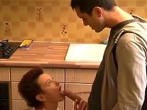 Un Mec Rend Visite à Sa Mère Dans La Cuisine, Porno Mature D5 - Www.oldsurfer99.tk
