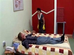 Dojrzała Pokojówka Pieprzona Przez świeżego Faceta