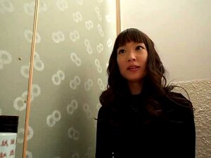 Adembenemende Aziatische Milf Met Grote Tieten Gaat Los Op Een Harde Lul