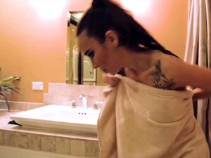 Η Sandee γαμιέται από τον εμμονικό γείτονά της