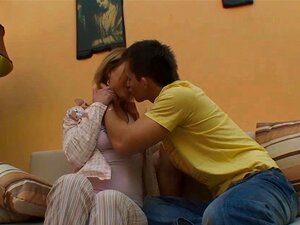 Kåt Blond Sexig Styvsyster Får Sin Fitta Knullad Av Styvbrorsan