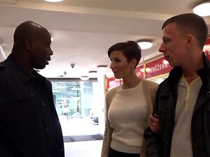 Spermalust Cuckold Sieht Zu, Wie Frau Von Einem Ebenholzkameraden Grob Geschraubt Wird