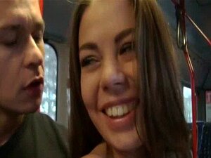 Een Schatje Neuken In De Openbare Bus Bonnie Shaiww 2