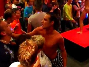 Videos Porno De Chicos Universitarios Gays Un Dúo De Sementales Le Da Lo Mejor De Sí