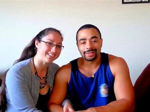 Seikkailunhaluinen Amatööripari Kokeilee Heilumista Täydellä Vaihdolla Toisen Parin Kanssa Swingers-talossa