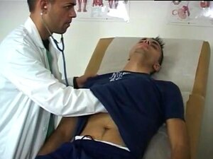 Lekarze Udają Nagiego Geja, Nie Wiedziałem, Czy To Rzeczywiście Powinno Trwać