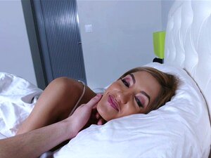 Päivän Hyvin Vietetty Kaunis Chloe. Kuuma Babe Chloe Amour Viettää Päivän Kanssani