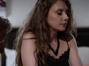 Süße Schlampe Stieftochter Süße Wird Von Einem Dreckigen Stiefvater Zerschmettert. Süße Schlampe Stieftochter Süße Elena Koshka Von Einem Dreckigen Stiefvater Mit Großem Schwanz Zerschmettert, Nachdem Er In Ihrem Zimmer Gekommen Ist Und Angefangen Hat, Ih