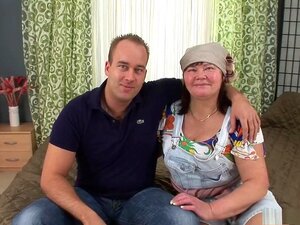 Unglaubliche Pornodarstellerin In Heißesten Cumshots, Brünetter Erwachsenenfilm, Kucharka Ist Eine Europäische Oma, Die Ihr Haus Nie Verlässt, Also Schnappte Sie Sich Ihn, Als Der Kabelmann Kam, Um Ihren Fernseher Anzuschließen, Und Begann, Seinen Schwanz