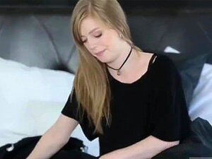 Amateur ébène Mignonne Se Fait Un Solo Avec Un Gode, Père