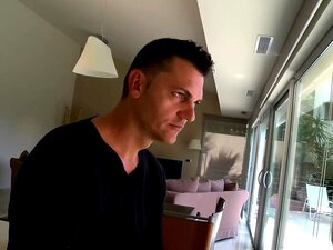 Шпански режисер показује како је лако јебати ову бринету латину