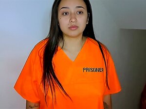 Gevangene Ontsnapt En Wordt Man ' S Seksslaaf