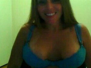 Amateur MILF Plaagt Je Met Haar Blauwe Vibrator