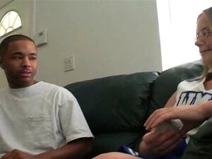 Dompel Je Onder In De Prachtige Rondingen Van Onze Verleidelijke Schoonheden. Beleef Het Ultieme Genot Met Deze Verleidelijke 18+ Vixens Die Je Verlangen Naar Meer Zullen Opwekken. Geef Je Over Aan De Aantrekkingskracht Van Hun Grote, Onweerstaanbare Troe