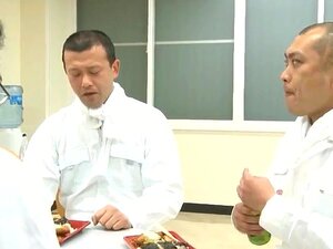 Supruga Bi Trebala Voditi Ljubav Sa Zaposlenicima Tvrtke (cenzurirano),