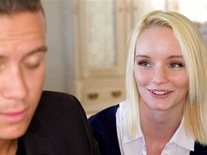 Fitta exploderar av orgasmer. Våt kvävande fitta exploderar av vilda orgasmer