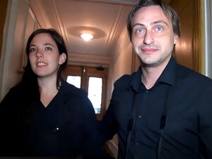 Zanurz Się W Niezapomnianej Podziemnej Przygodzie. Odkryj Ukryte Przyjemności Tajemniczego Piwnicy, Gdzie Hamulce Się Zwalniają, A Pragnienia Wzbierają. Przeżyj Niezwykłe Spotkanie, Zgłębiając Tajemnice Domu. Nie Przegap - Czas Uwolnić Swoją Dziką Naturę!