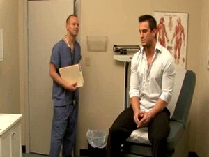 Médica Gay Imprudente Chupando Um Pau Duro