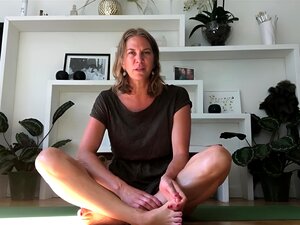 Marling Yoga Nude - Porno @ TeatroPorno.com