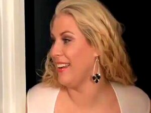 BBW Speelt Met Grote Dildo En Komt Klaar