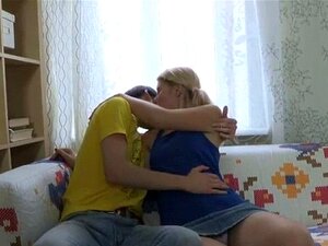 Безобразна кучка добија батине. Грубо ударање је оно што нашу гадну кучку чини много свршавањем