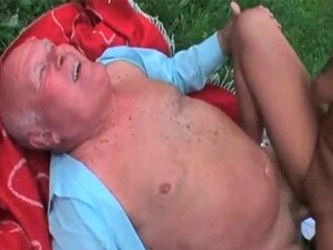 Лепа риба јебе се са старим типом