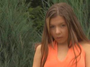 Ciesz Się Uroczym Striptizem Na świeżym Powietrzu