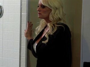 Śliczna Para Rozmawia Z Blondynką Na Trójkąt Ffm. Dobra Para Gada Blondynkę Do Trójkąta Ffm