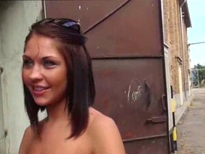 Ein Heißerer Ausflug Für Diese Kleine Schlampe Sabrina, Wo Sie Sich Hinzieht. Ein Heißerer Ausflug Für Diese Kleine Schlampe Sabrina, Die Ihren Freund Dazu Brachte, Ihre Rechte Muschi Zu Ficken, Während Sie In Der Natur Spazieren Ging. Sie Machen Einige H