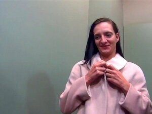 Ninfomaníaca Tcheca Estelar é Tentada No Centro Comercial E Penetrada Em POV. Gostosa Pervertida Passeando Pelo Shopping é Seduzida E Cutucada Em POV Filmando Sua Primeira Fita Pornô Caseira