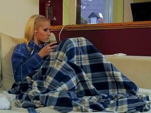 Jeśli Udajesz, Lepiej Weź To!, Cherry Myśli, że Dobrze Jest Być Obsłużoną, Nawet Jeśli Musi Udawać Chorobę, Aby Uzyskać Niezbędną Uwagę. Ale Jak Każde Kłamstwo, Prędzej Czy Później Zostanie Ujawnione... A Kiedy To Się Stanie, Cherry Musi Ponieść Konsekwen