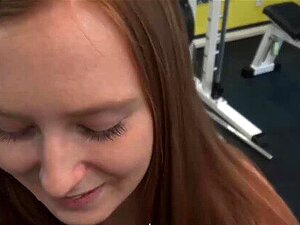 HUNT4K. Mooie Gepiercete Cocktailbabe Klaar Om Te Neuken Voor Geld