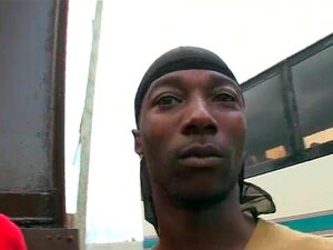 Czarny Zbir Dosiada Białego Gejowskiego Kutasa Część 1