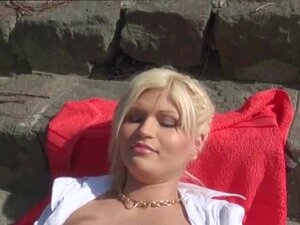 Kitty Rich Dostała Trochę Kasy Za Pokazanie Cycków I