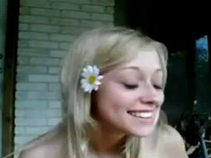 Plavokosa Slatkica Masturbira Vani