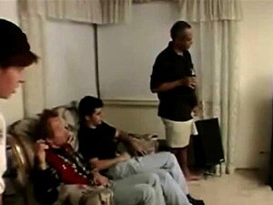 Дебела достављачица пице плаћена додатно за секс