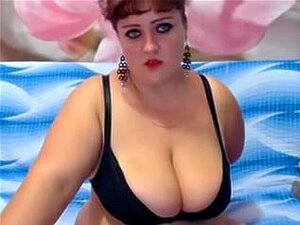 Hennes Söta Tuttar I Het Porrfilm, Min Flickvän är En Riktigt Busig Bitch Som älskar Att Reta Min Kuk Genom Att Skicka Mig Porrfilmer Med Henne. I Denna Sexvideo Agerar Hon Som En Jävla Porrstjärna Och Visar Mig På Webbkameran Sina Fasta Meloner