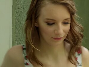 Lily Moon: Onervaren Brunette Cutie Wordt Hard Geneukt En Kreunt Terwijl Ze Een Grote Creampie Ontvangt.