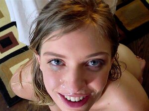 Frekk Oljet Busty Cutie Bangs Massør. Frekk Brunette Cutie Giselle Palmer Med Fine Par Store Pupper Lar Mødre Massør øve På Henne Og Så Blir Hun Kåt Under Oljede Bryster Massasje Og Knuller Massør Til Ansiktsbehandling