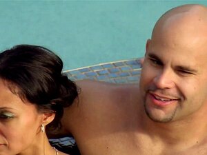 КАУБОЈ води жену на СВИНГЕР журку да проба ХАРДКОР групни секс. Овај перверзњак КАУБОЈ води своју жену на СВИНГОРСКУ журку да испроба ХАРДКОР групњак са другима