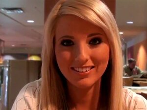 Jordan Ash Albert Mit Der Schönen Blondine Bella Honey Herum. Die Süße Göre Mit Schönen Körperstellen Wird Verführt, Ihre Freuden Zu Enthüllen, Und Treibt Es Mit Großer Lust
