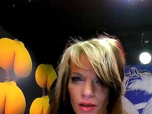 Ekstremalne Bukkake - MILF Diabeł Rżnięty. MILF Devil To Urocza Mała Pożeraczka Spermy