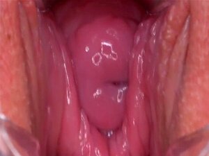 Gorąca Czeska Nimfomanka Rozciąga Swoją Szczupłą Cipkę Do Osobliwości. Gwiezdna Czeska Piękność Otwiera łysy Quim I Wsuwa Ekstremalną Pompkę Do Cipki, Osiągając Najlepszy Orgazm